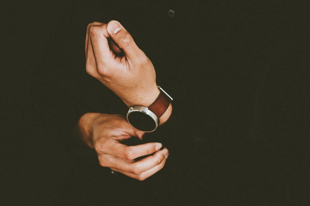 Purtatul ceasului pe mâna stangă – obicei sau realitate?