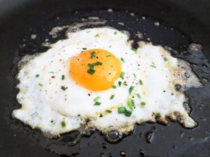 cate calorii are un ou prajit in ulei