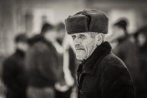 la ce varsta ies barbatii la pensie